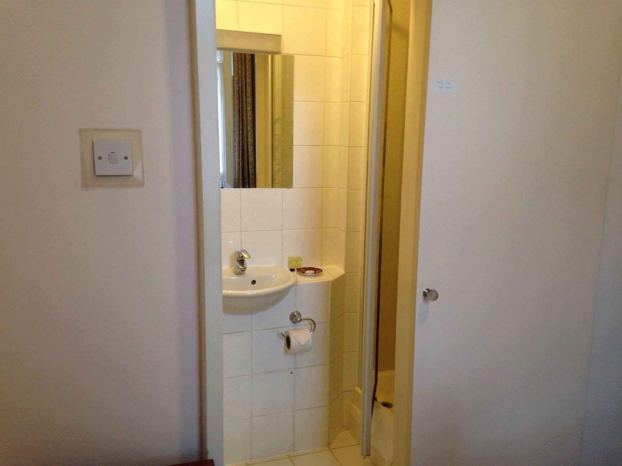 Merlyn Court Hotel London Luaran gambar